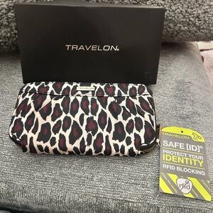Travelon RFID Blocking Wallet  Zip Around Leopard Print Wristlet NWT